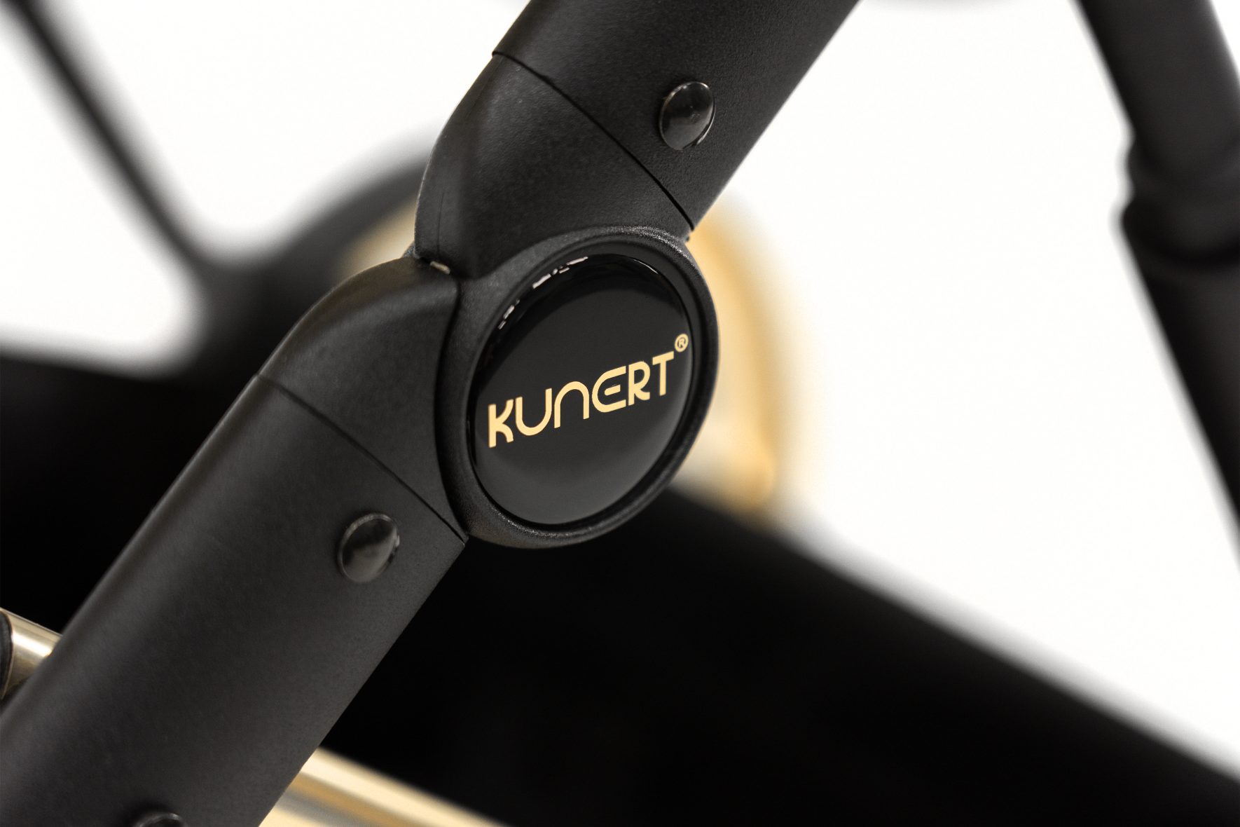 Caracteristici Carucior 3 in 1 Kunert Premium Glam Gold tiny tots bebe magazin carucioare copii cluj (1)