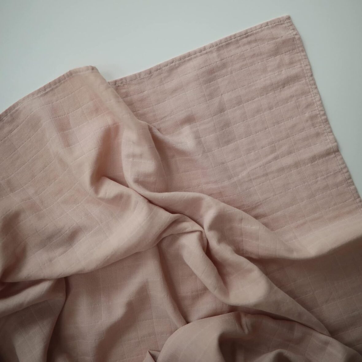 Muselina din bambus 120120 cm Powder Pink tiny tots bebe magazin copii cluj (4)